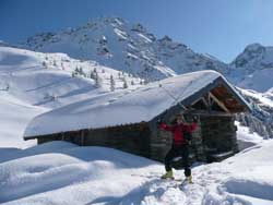 Rando raquettes à neige, Alpes, chalets et refuges de montagne, sorties nocturnes avec repas montagnard